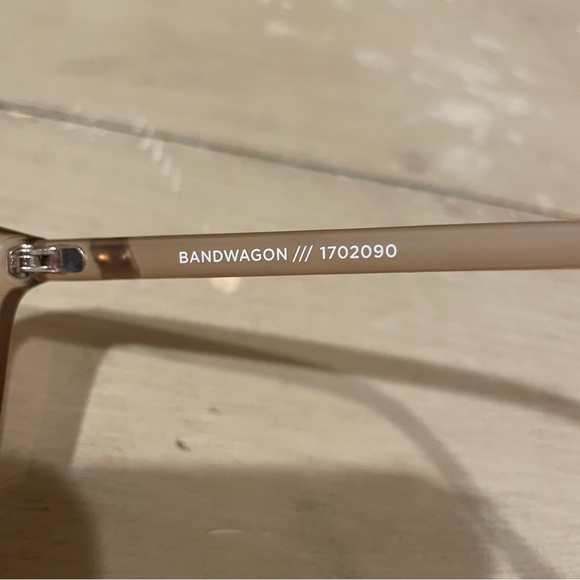 Le Specs Bandwagon Mirrored Sunglasses - Picture 5 of 7